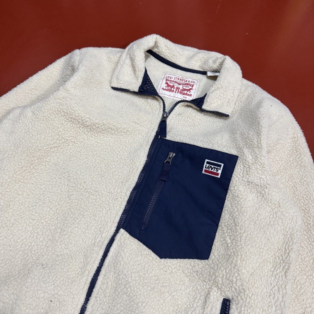 LEVI'S ZIP UP SHERPA JACKET (Category: Coats, Jackets and Outerwear) located in Pasig City. Submitted by buzzthrifty (Listing ID 1468003609, Image 2). Description: SIZE M-L 22x27 EXCELLENT CONDITION .