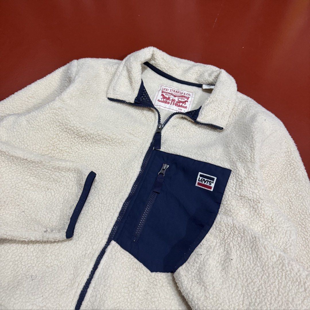 LEVI'S ZIP UP SHERPA JACKET (Category: Coats, Jackets and Outerwear) located in Pasig City. Submitted by buzzthrifty (Listing ID 1468003609, Image 3). Description: SIZE M-L 22x27 EXCELLENT CONDITION .