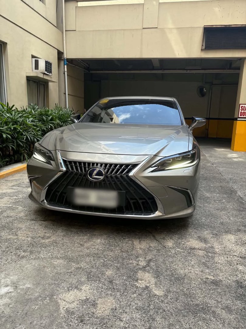 Lexus ES300h Luxury Hybrid (A) (Category: Used Cars) located in Pasig City. Submitted by samuraoddities (Listing ID 1467873716, Image 3). Description: 2022 Lexus ES 300 Hybrid Top of The Line. Complete casa records Owner Seller 19k mileage Full and complete papers.