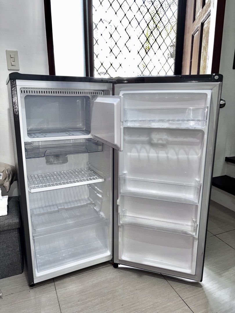 LG 6 cu.ft SINGLE DOOR (Category: Refrigerators and Freezers) located in Silang. Submitted by navarrosa04654 (Listing ID 1467893492, Image 3). Description: Brand: LG Capacity: 6 cu.ft Single Door Semi Auto Defrost* Height (cm) 113.5 Width (cm) 52.5 Bought July 2024 RFS: Upgrade to bigger ref * no need to turn off unit, just press defrost button to start melting cycle.
