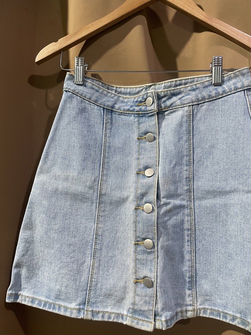 Light wash denim button-front mini skirt (Category: Skirts) located in Quezon City. Submitted by smileclothingline (Listing ID 1467855998, Image 2). Description: 🚚Courier: J&T/Lalamove/Gogoexpress 📍Shipping fee depends on your location 💸Mode of Payment: BPI/Gcash/Paymaya ‼️Payment first, only then will ship the item.