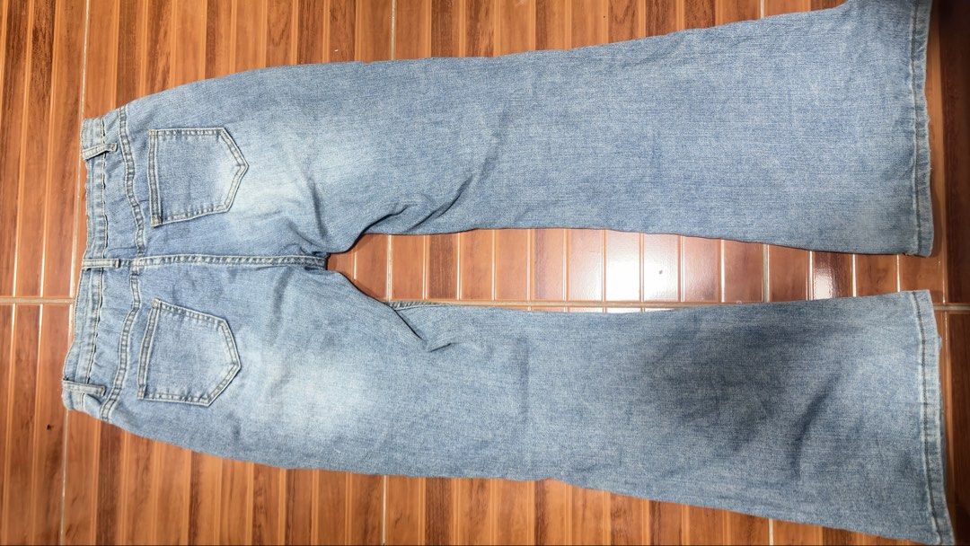 Light wash flare denim jeans (Category: Jeans) located in Manila. Submitted by serraphimav (Listing ID 1467974061, Image 3). Description: - Style: Light wash denim jeans with a trendy flared hem - Rise: Mid to high rise fit with belt loops - Details: Front zip fly and functional back pockets - Color: Classic light blue shade with subtle fading - Material: Comfortable cotton blend, ideal for everyday wear.