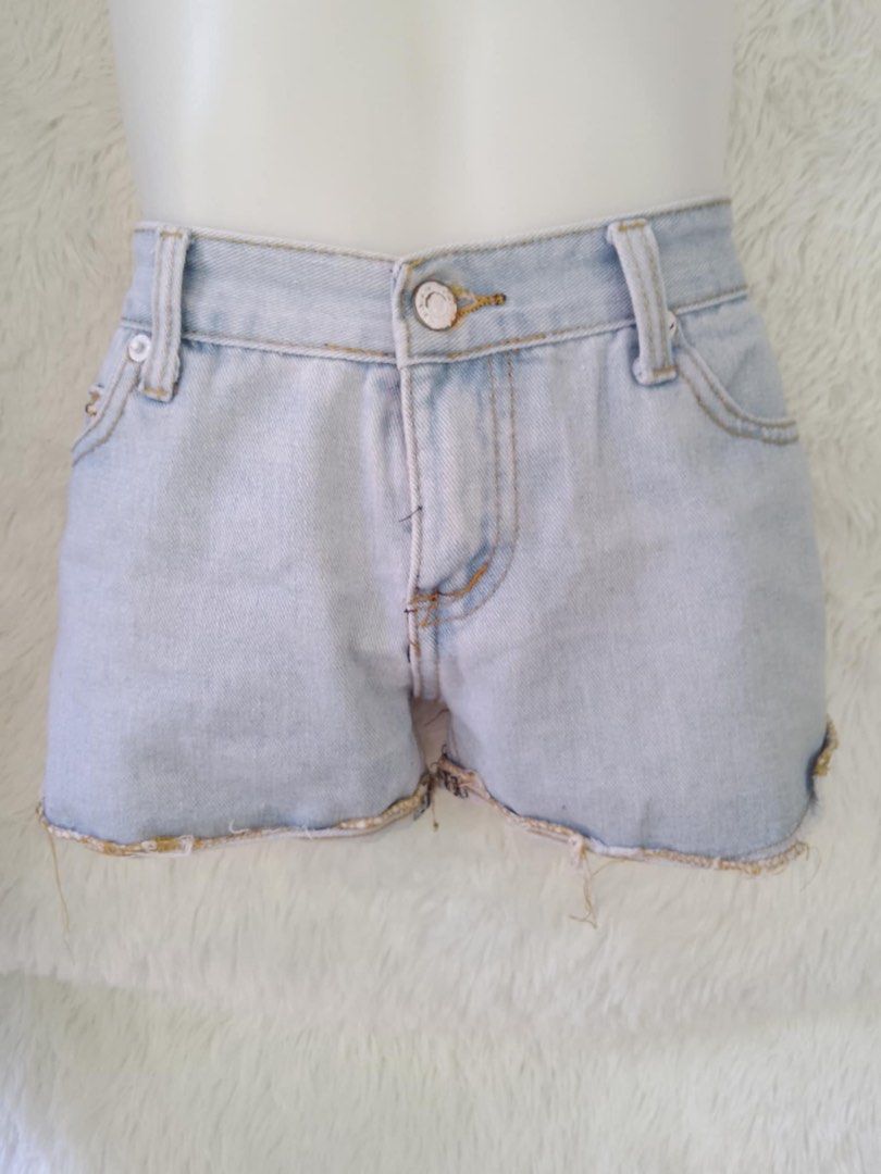 Lightwash Denim Raw Hem Shorts (Category: Shorts) located in Tanjay. Submitted by madscart (Listing ID 1467960341, Image 2). Description: - Color/Wash: Lightwash denim - Fit: Fitted waistband with front button and zip fly - Design: Classic five-pocket styling with belt loops - Details: Raw frayed hemline with slight distressing - Style Tip: Perfect for warm weather; easy to pair with basic tanks and sandals.