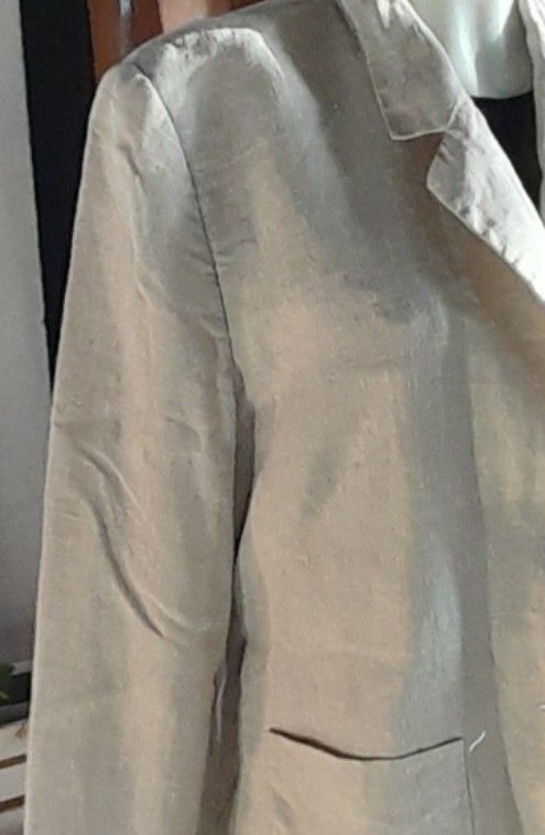 Linen Coat (Category: Coats, Jackets and Outerwear) located in Batangas. Submitted by norskieshoppe (Listing ID 1467916474, Image 2). Description: linen quality and comfy fabric in mint condition fit medium- large.