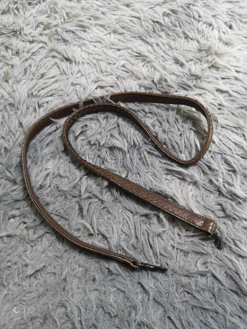Lobster Clasp Hook Exotic leather Thin bag Strap (Category: Accessory Holder, Box & Organizers) located in Santa Cruz. Submitted by jmy_surplus.2 (Listing ID 1467918010, Image 1). Description: Size ; L - 38 W - 1 Color ; Brown Type ; Bag Strap Brand ; No brand Material ; Leather Style ; Exotic leather bag Strap For crossbody Bag LG 118 JMY 3 Batch #225.