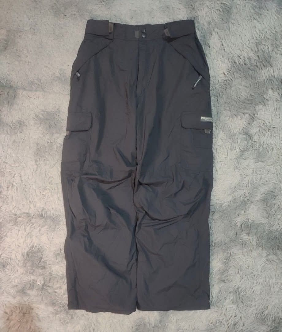 Local Motion 3 Layer Ski Snow Pants - Winter Snowboard Pants (Category: Activewear) located in Taguig. Submitted by lilysdad (Listing ID 1467861009, Image 1). Description: Medium on Tag Adjustable Waist 32-36 Waist 43 Length Perfect for winter, snow trips, skiing, snowboarding, Japan / Korea travel..