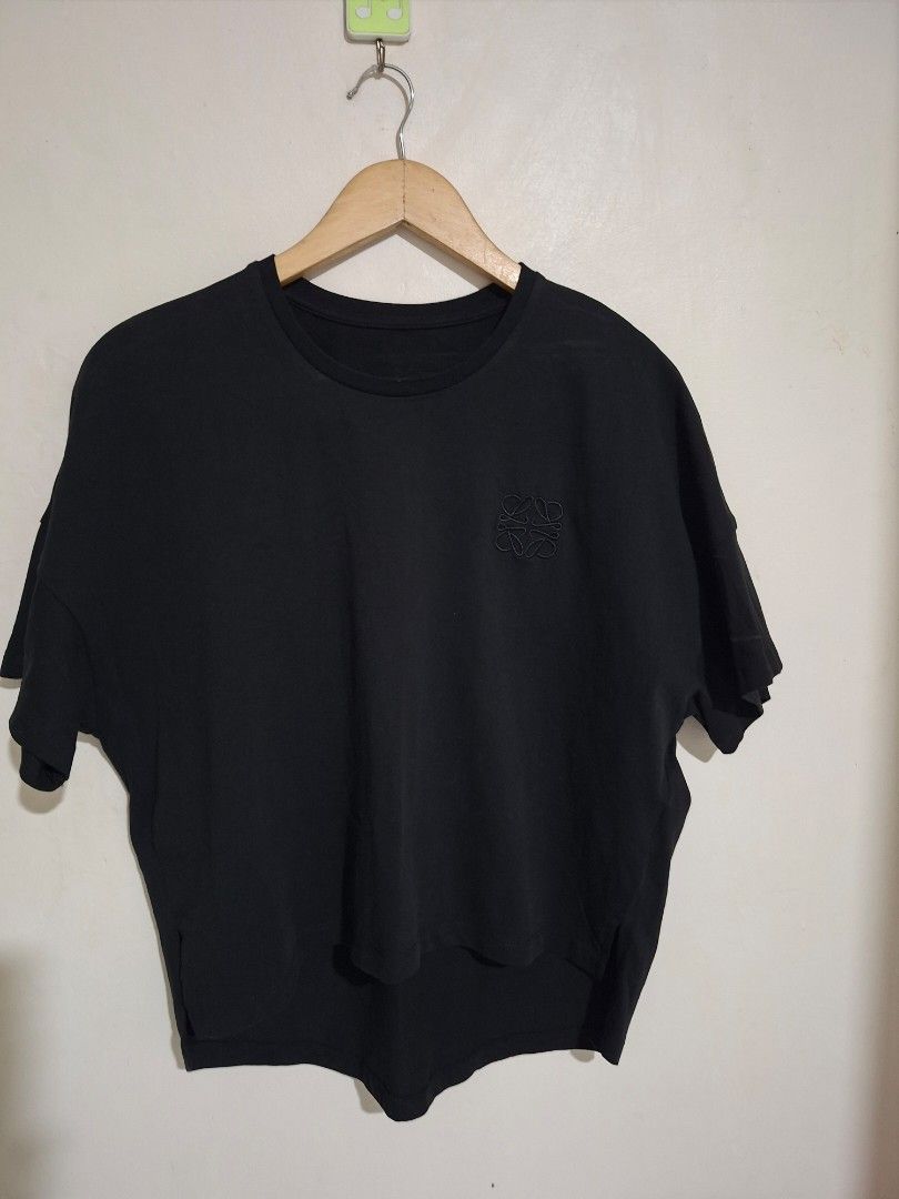 Loewe oversized anagram t-shirt (Category: Luxury Apparel) located in Subic. Submitted by petitecorner22 (Listing ID 1467980190, Image 2). Description: up to L.