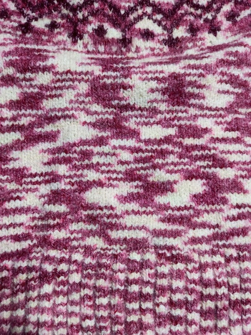LOFT White Fair Isle Turtleneck Sweater SP (Category: Longsleeves) located in Mandaluyong City. Submitted by heatgear (Listing ID 1467986753, Image 2). Description: - Brand/Style: LOFT Petites Fair Isle sweater - - Size: SP (Petite Small) - Material: Thick knit fabric, ideal for cold weather - Details: Ribbed collar, cuffs, and hem - Origin: Made in Vietnam dimension L 24 w 20 659 + sf location mandaluyong.