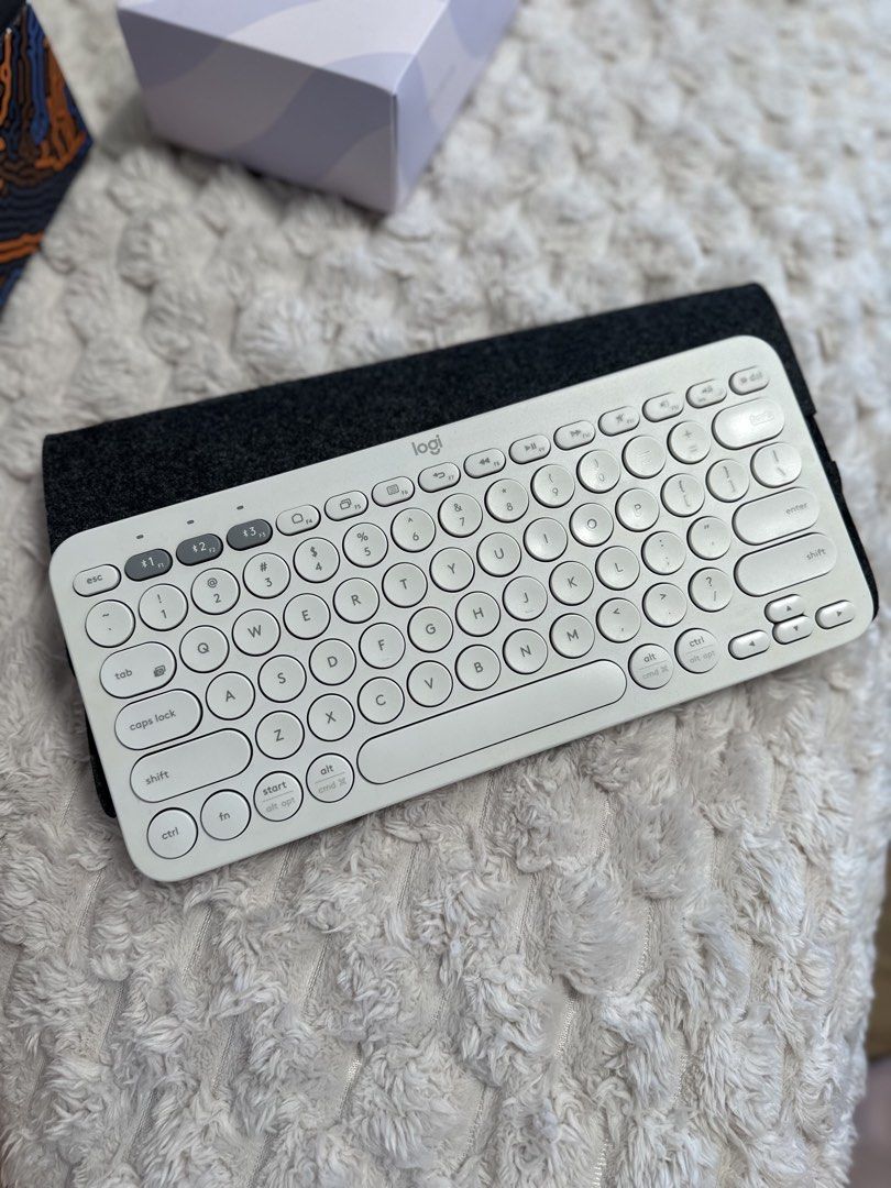 Logitech K380 Bluetooth Keyboard with Felt Pouch (Category: Computer Keyboard) located in Taguig. Submitted by kathleen.tan (Listing ID 1467933651, Image 2). Description: RFS: I dont really use it Though since it’s white, you can see visible signs of usage parin. But nothing major. .