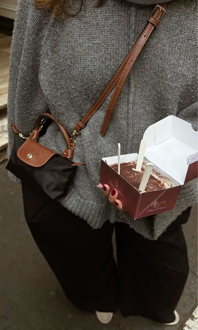 Long Champ Black Mini cross body bag (Category: Cross-body Bags) located in Manila. Submitted by iconic.co (Listing ID 1468053129, Image 1). Description: .