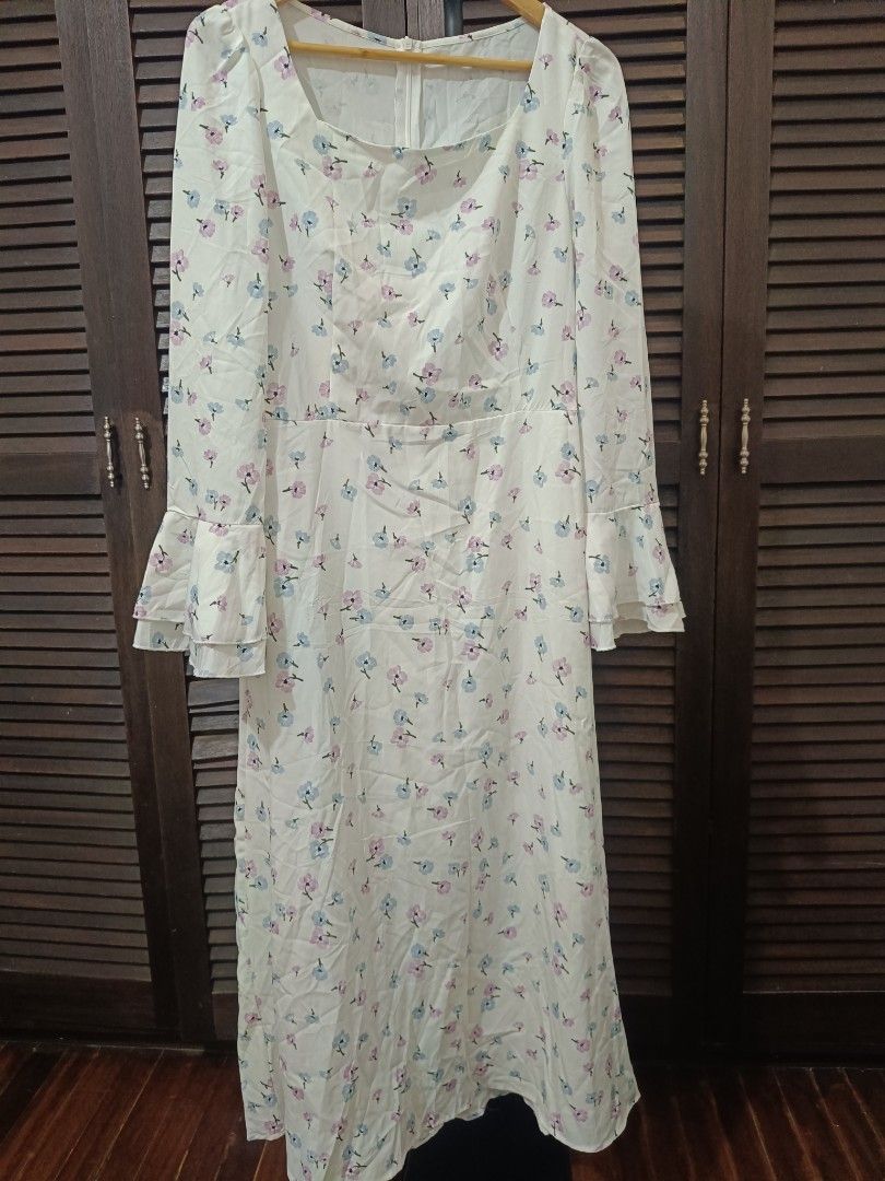 Long Dress White Floral (Category: Longsleeves) located in Manila. Submitted by byjrb (Listing ID 1468034076, Image 1). Description: 🛍️ Brand-new items from SHEIN, Emery Rose, Zaful & more! Size : Medium to Large 📦 Shipping: LBC / J&T / Lalamove 💸 MOP: GCash / BPI only DM for inquiries! 💌.
