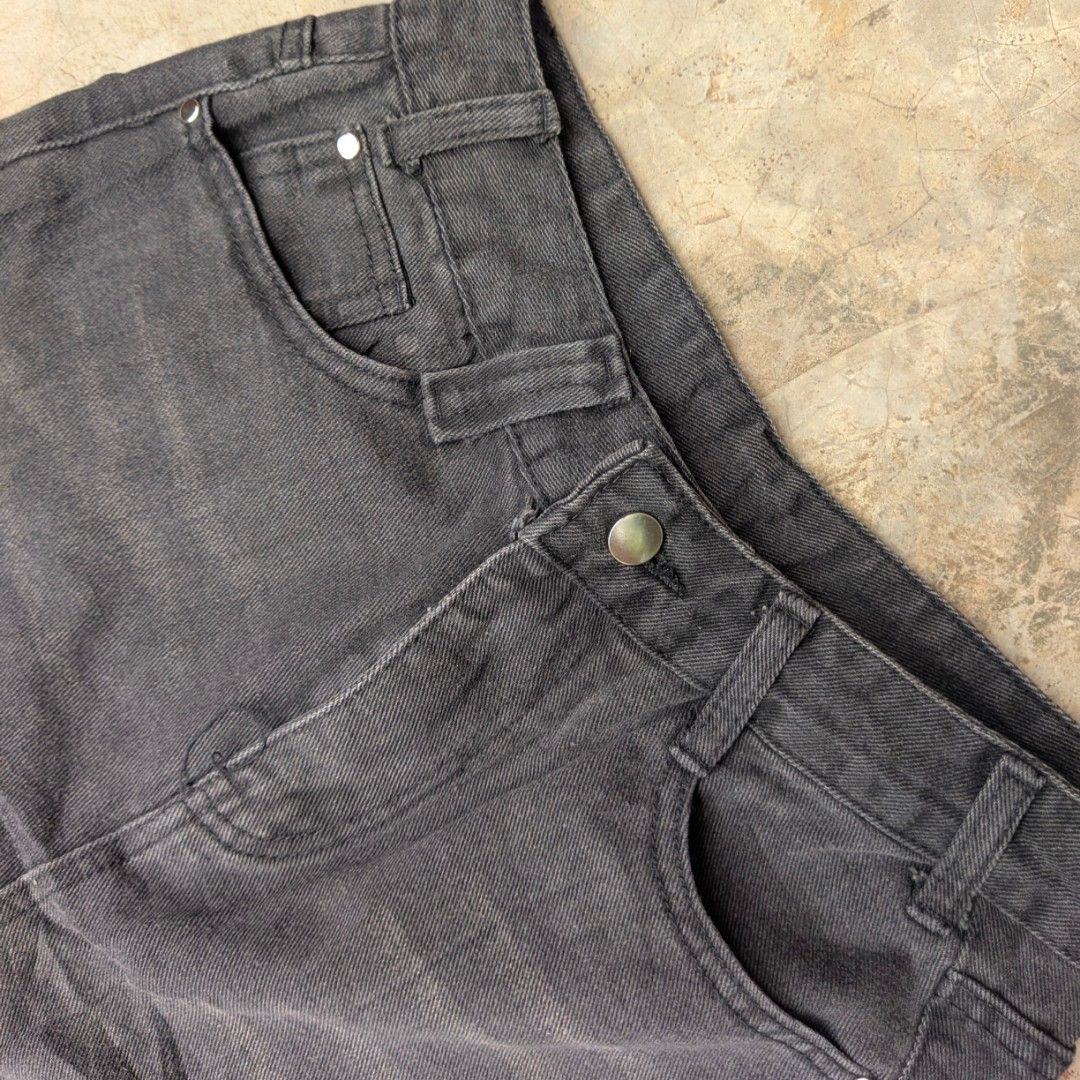 Long jorts (Category: Shorts) located in Ozamiz City. Submitted by drithrft (Listing ID 1467931023, Image 3). Description: size 28.