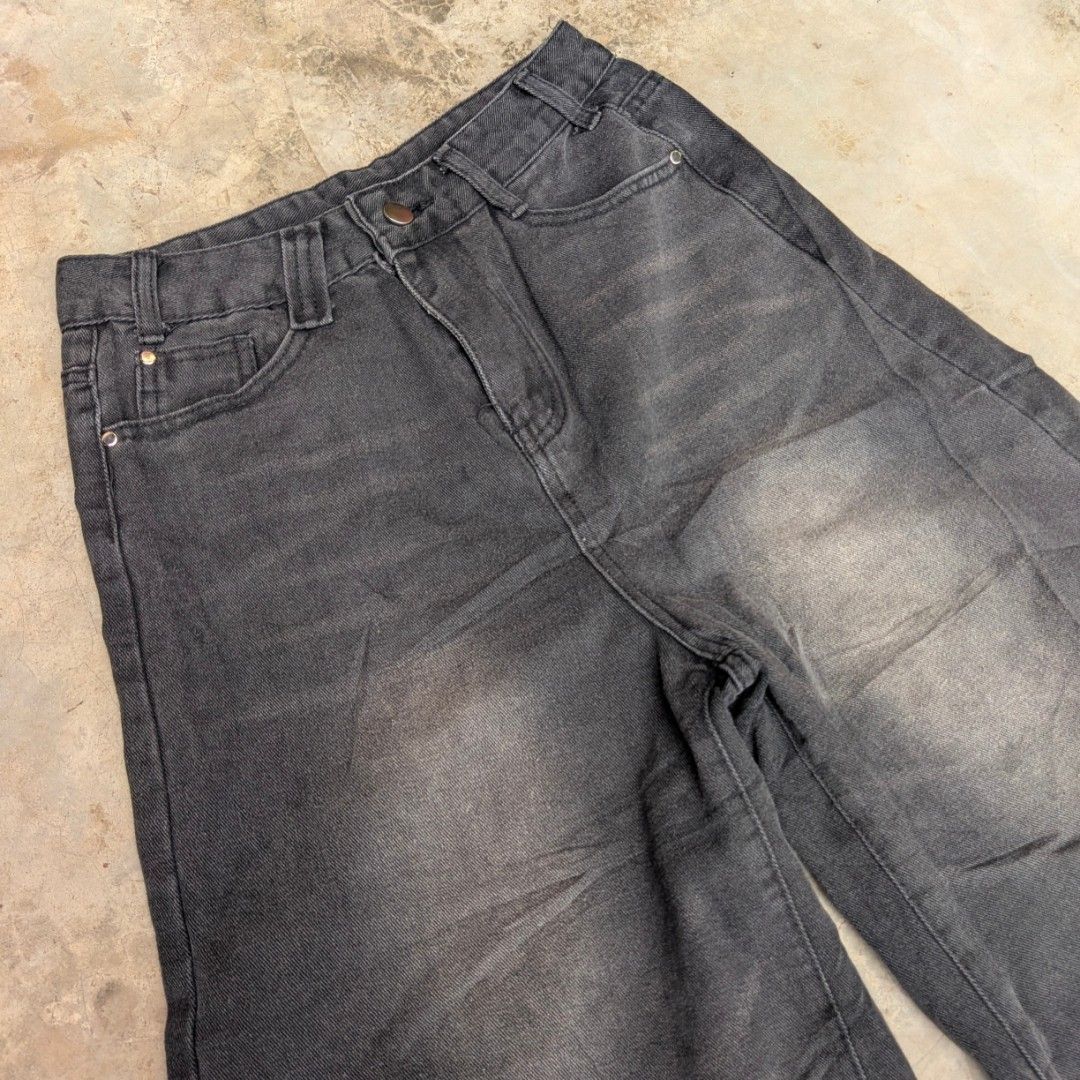 Long jorts (Category: Shorts) located in Ozamiz City. Submitted by drithrft (Listing ID 1467931023, Image 2). Description: size 28.