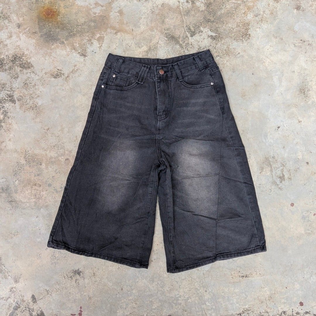 Long jorts (Category: Shorts) located in Ozamiz City. Submitted by drithrft (Listing ID 1467931023, Image 1). Description: size 28.