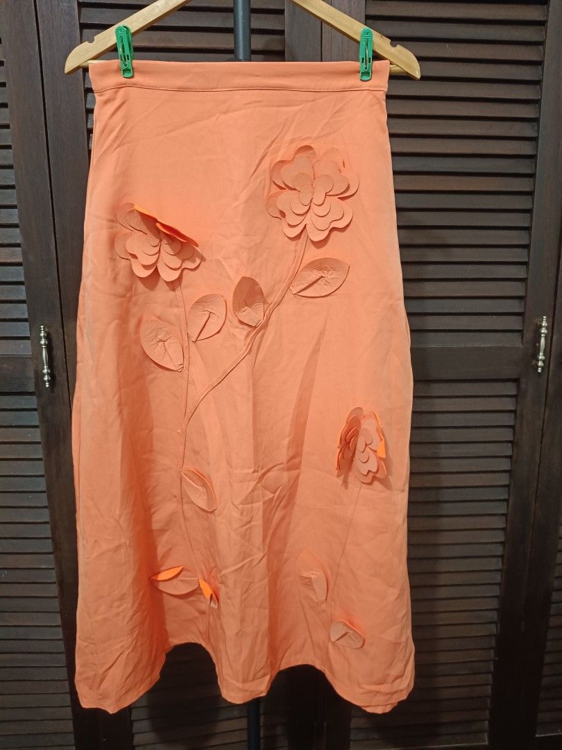 Long Skirt Orange (Category: Skirts) located in Manila. Submitted by byjrb (Listing ID 1468032160, Image 1). Description: 🛍️ Brand-new items from SHEIN, Emery Rose, Zaful & more! Size : Small 📦 Shipping: LBC / J&T / Lalamove 💸 MOP: GCash / BPI only DM for inquiries! 💌.