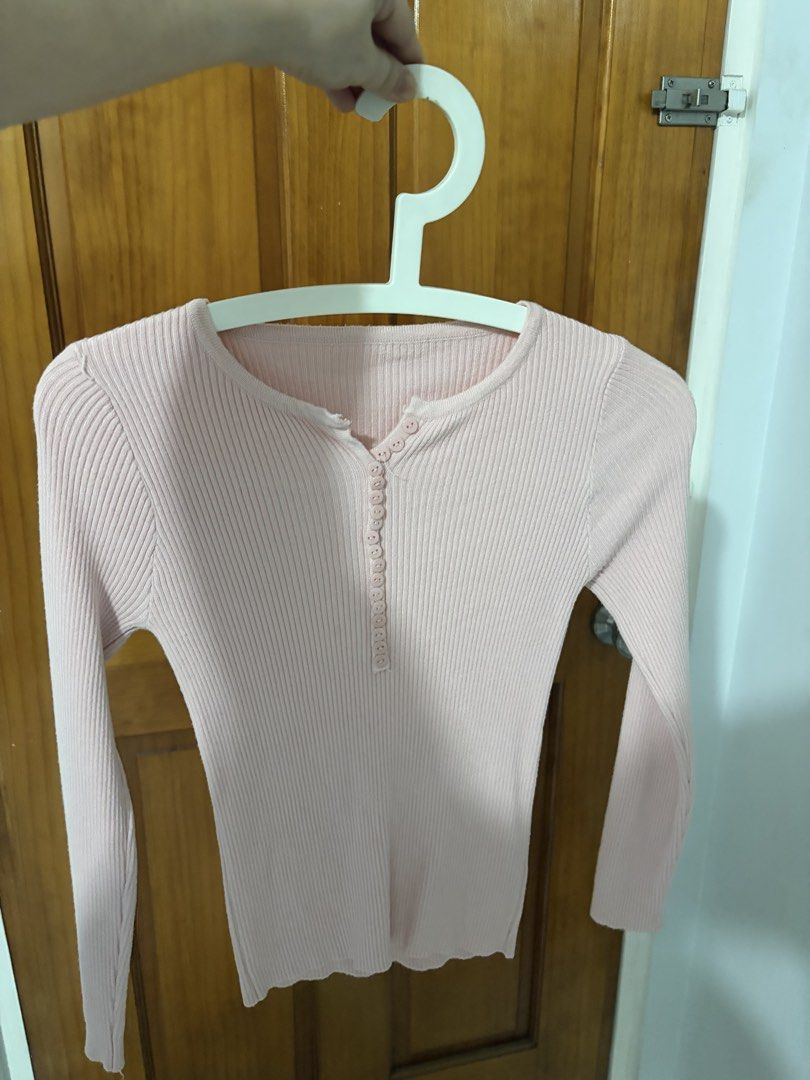 Long sleeve cardigan blouse (Category: Longsleeves) located in Cainta. Submitted by michaelalin (Listing ID 1467885817, Image 1). Description: In mint condition Stretchable Free size can fit small to medium Cainta area Lalamove Sf shoulder by buyer.