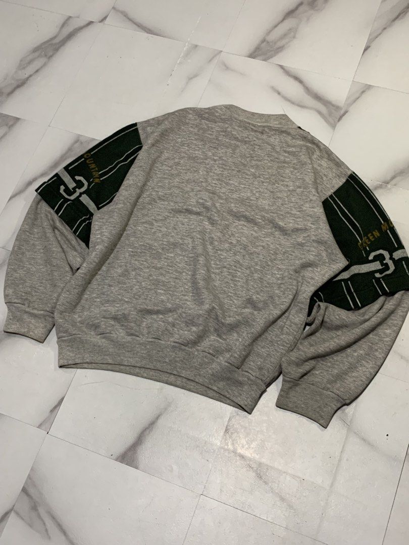 Long sleeve Green mountain vintage (Category: Longsleeves) located in Angeles City. Submitted by badillajel81176 (Listing ID 1467976232, Image 2). Description: WTS –Long sleeve Green mountain vintage 📏 Size: Tag size “medium to large“ 📏 Measurements: Width : 22.2 Length: 24.1 💢Issue- Hair line print/Little rust stain bandang neck ✨ Condition: 10/8 🟦 Color Rate:10/7 📍 Pampanga Angeles City 📦 Shipping available nationwide.