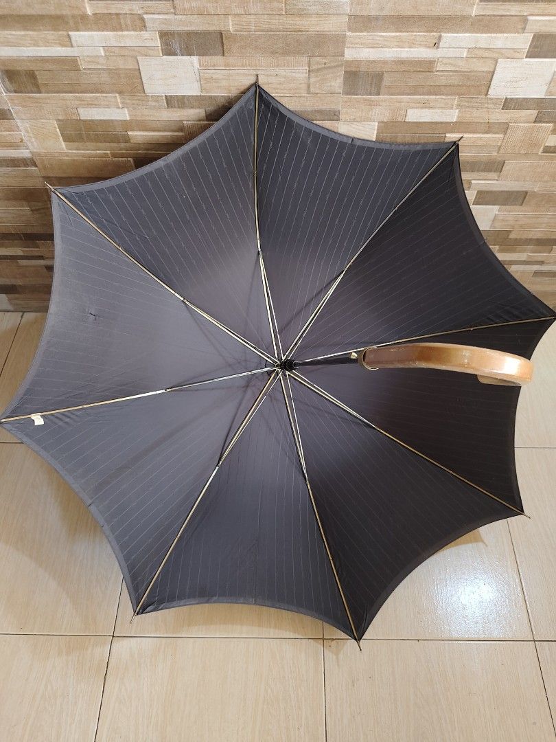 Long Umbrella (Category: Umbrellas) located in Davao. Submitted by dvo_jpnstuff (Listing ID 1467958282, Image 2). Description: ysl, long umbrella new condition.