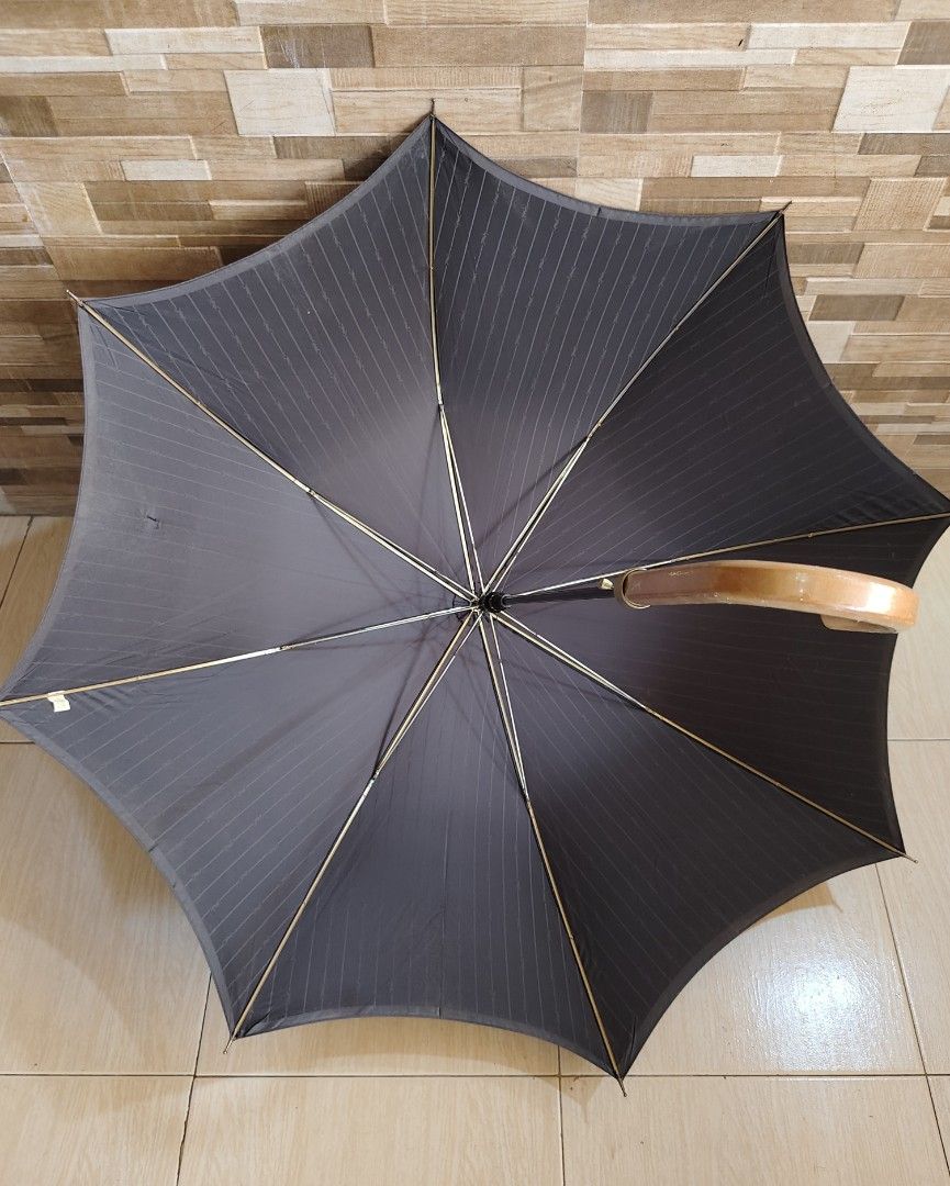 Long Umbrella (Category: Umbrellas) located in Davao. Submitted by dvo_jpnstuff (Listing ID 1467958282, Image 3). Description: ysl, long umbrella new condition.