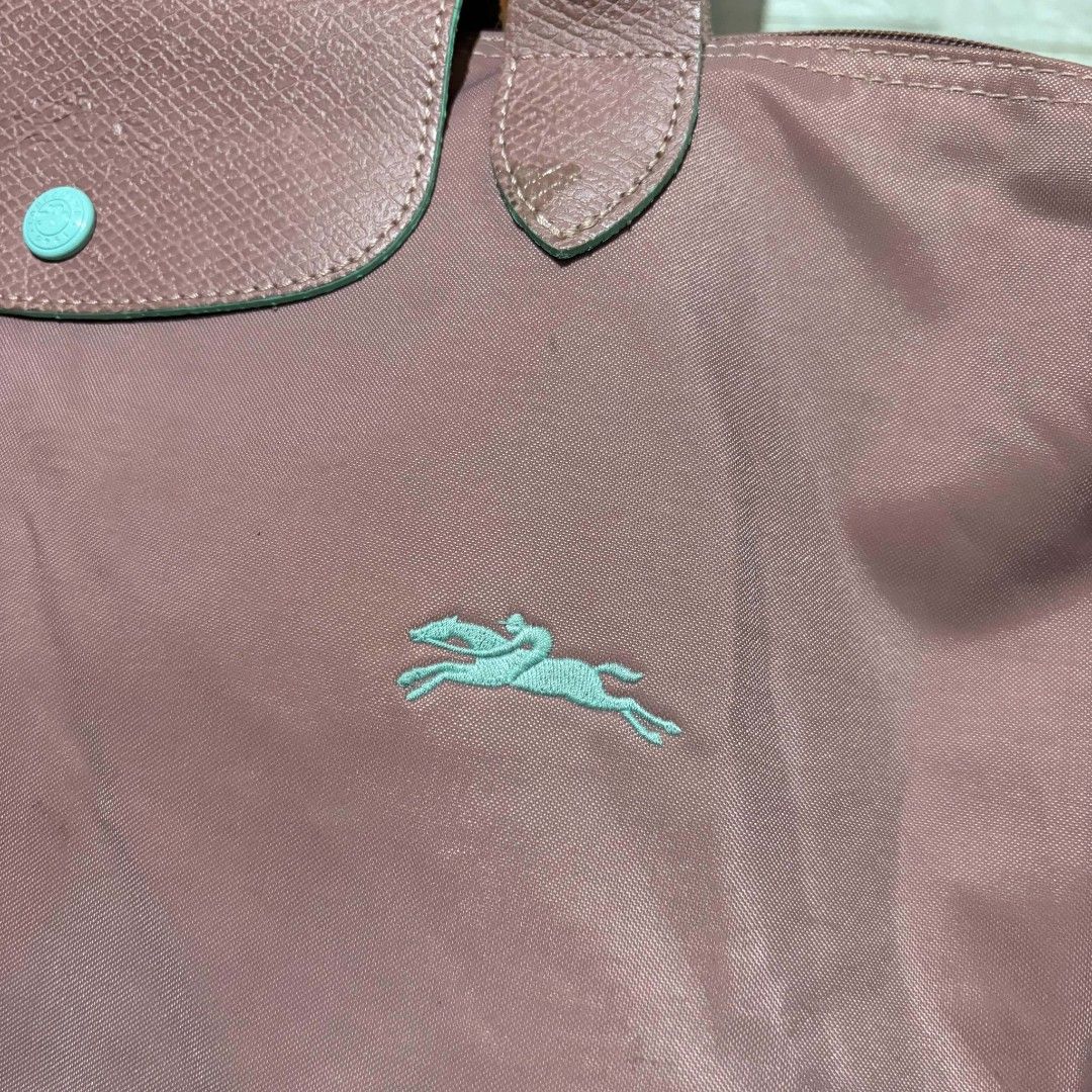 Longchamp large tote bag (Category: Tote Bags) located in Carmen. Submitted by aquarius.00 (Listing ID 1467940118, Image 2). Description: excellent Condition large size.