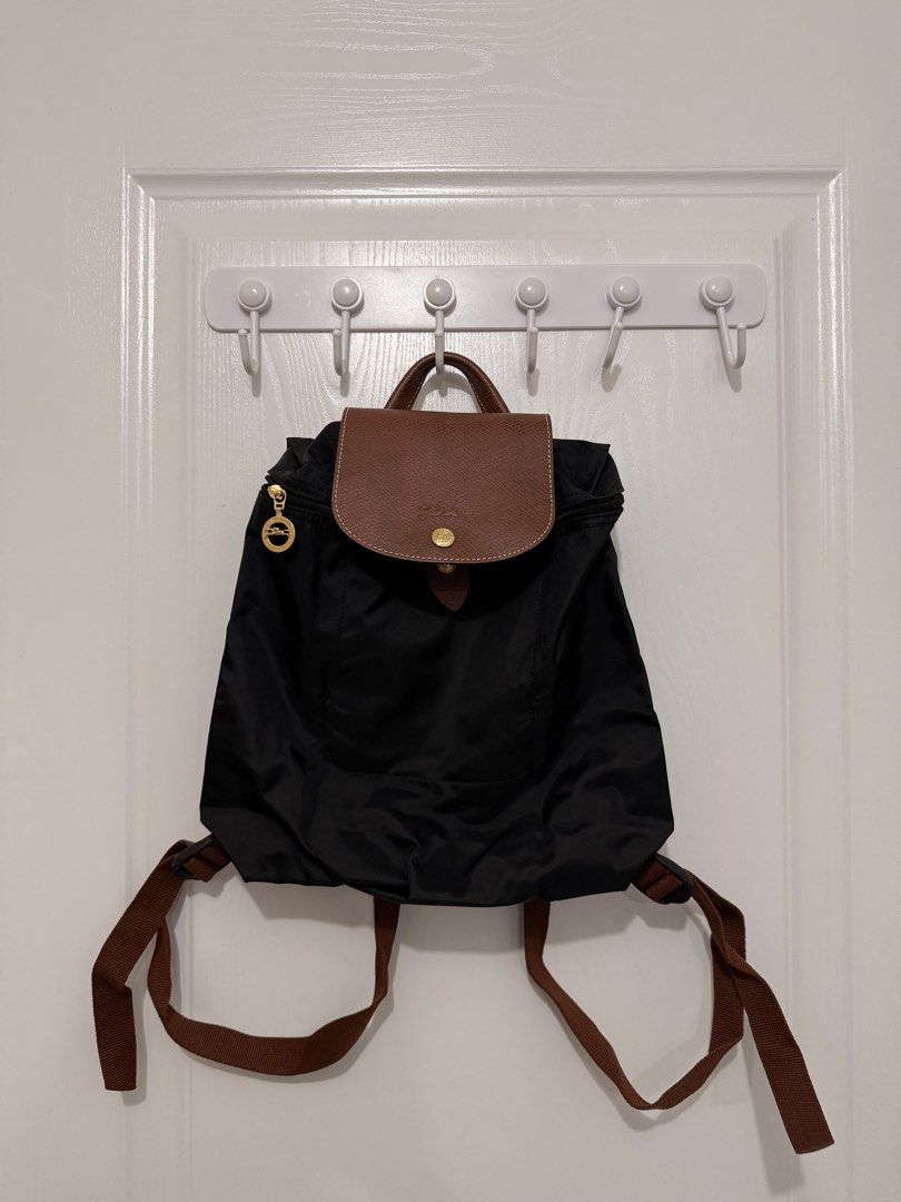 Longchamp Le Pliage Backpack BLACK (Category: Backpacks) located in Quezon City. Submitted by jkdaguio (Listing ID 1467877351, Image 1). Description: Bought in Changi airport With longchamp paperbag Loc: Commonwealth, Quezon City Shipping: Grab or Lalamove only MOP: Gcash/Maya/BPI.
