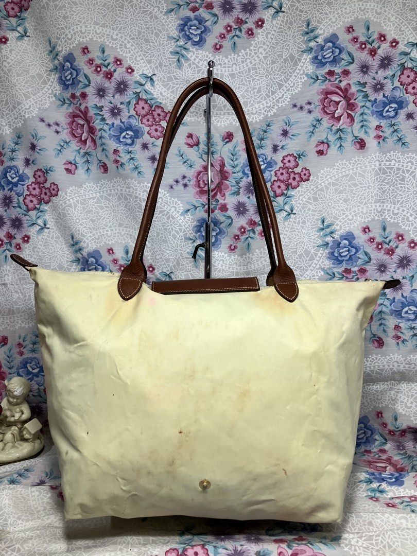 LONGCHAMP LE PLIAGE LARGE SHOULDER/TOTE BAG (Category: Tote Bags) located in General Mariano Alvarez. Submitted by adonid (Listing ID 1467854677, Image 2). Description: LONGCHAMP LE PLIAGE LARGE SHOULDER/TOTE BAG GOOD CONDITION NORMAL SIGN OF USAGE ONLY .