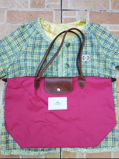 (Category: ) located in . Submitted by beckster_nnline_luxuryshop (Listing ID 1467911751, Image 1). Description: .