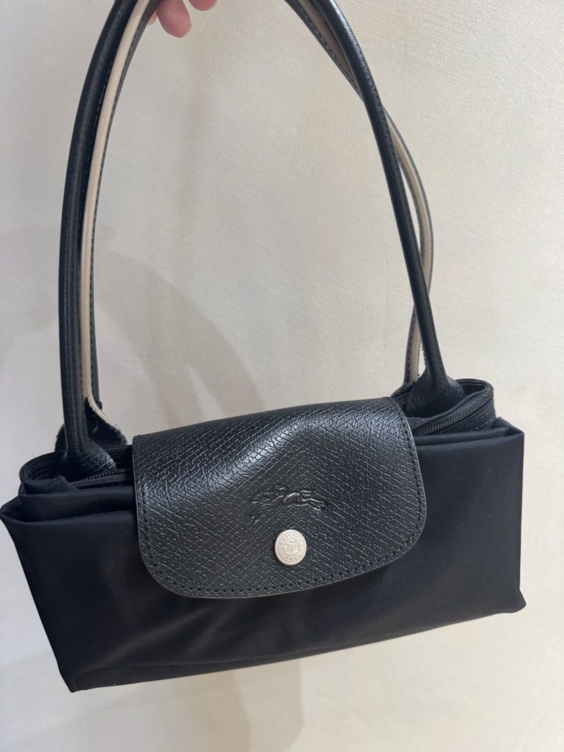 Longchamp Le Pliage M Long Handle Black (Category: Shoulder Bags) located in Santa Rosa. Submitted by shopjimstuff (Listing ID 1467846894, Image 2). Description: 8.5/10 condition Minimal signs of usage Medium size long handle Personal fave of Longchamp’s Black Tote! (Originally bought in Germany) Item only no more packaging .