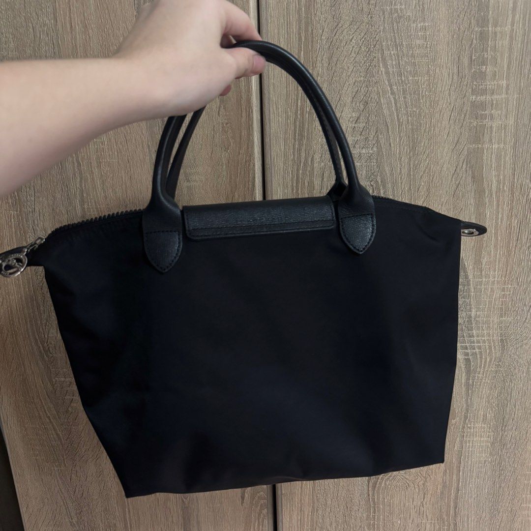 Longchamp Neo small black (Category: Cross-body Bags) located in Valenzuela. Submitted by shop.spark.joy (Listing ID 1468050660, Image 2). Description: .