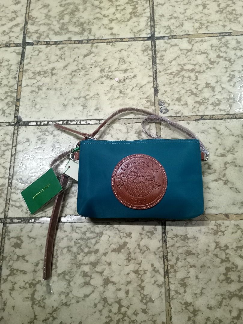 Longchamp Sling Bag (Category: Cross-body Bags) located in Aguinaldo. Submitted by baguioukayukay2600 (Listing ID 1467904068, Image 2). Description: .