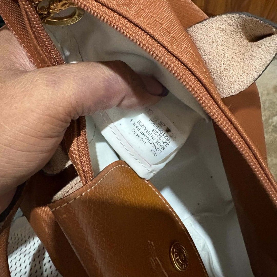 Longchamp tote bag small (Category: Tote Bags) located in Alburquerque. Submitted by abj_thriftshop (Listing ID 1468045725, Image 2). Description: excellent no issue small size.