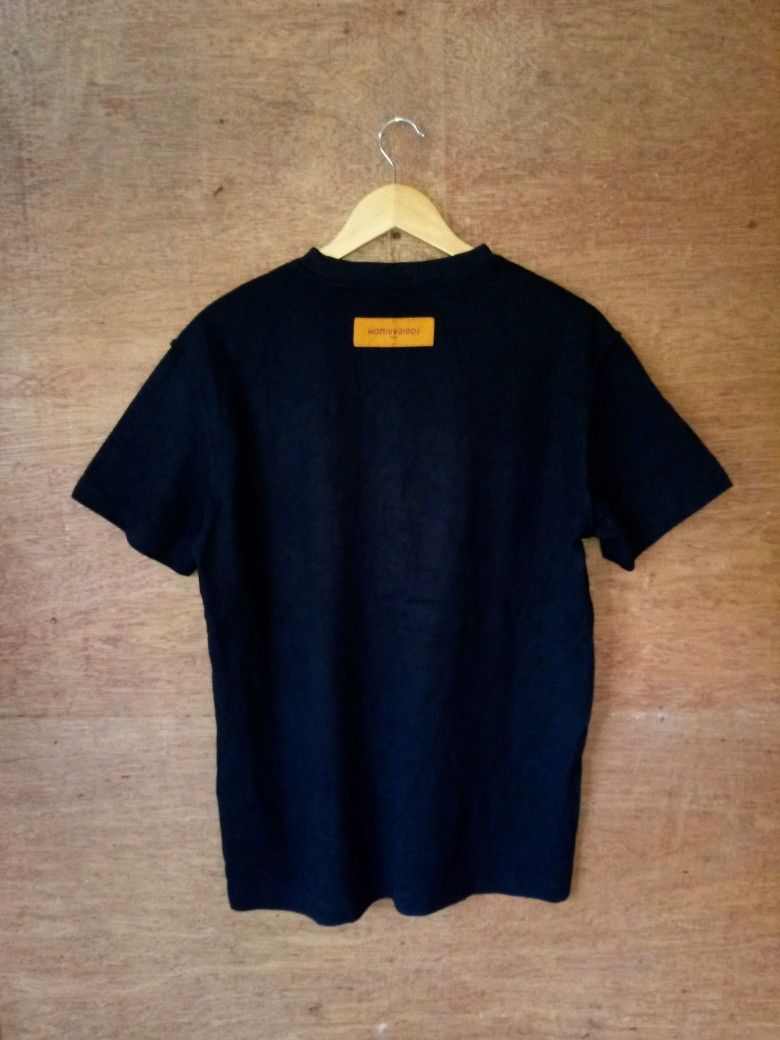 Louis vuitton (Category: Activewear) located in Digos. Submitted by natnateliv39056 (Listing ID 1467852724, Image 2). Description: - Brand: Louis Vuitton - width 21 length 28 - Color: Classic Black - Fit: Standard fit with short sleeves - Design: Crew neck with unique knit crochet monogram chest pocket - Details: Blue interior neck label and signature orange embroidered brand label on the upper back - Condition: Excellent / Well-maintained - Ship