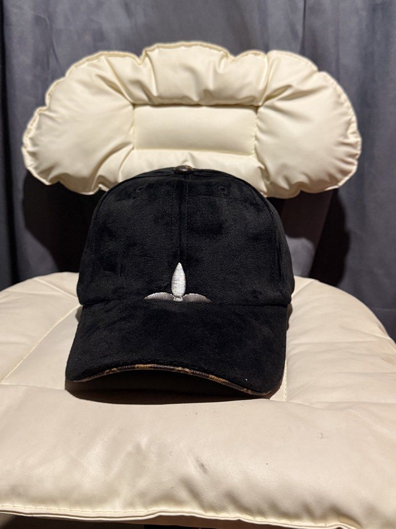 Louis Vuitton (Category: Caps & Hats) located in Baguio. Submitted by mardimercredi14 (Listing ID 1467956558, Image 1). Description: 🔥 Louis Vuitton Condition: excellent Color Rate: 10 ❌ none.