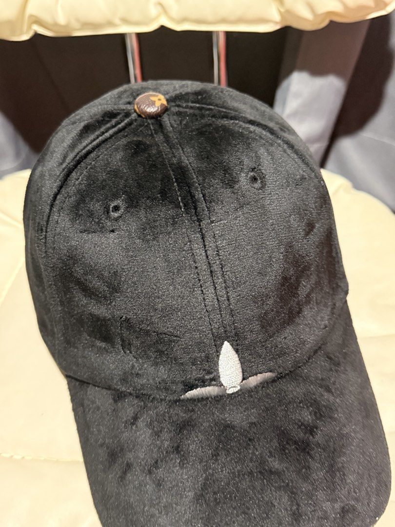Louis Vuitton (Category: Caps & Hats) located in Baguio. Submitted by mardimercredi14 (Listing ID 1467956558, Image 2). Description: 🔥 Louis Vuitton Condition: excellent Color Rate: 10 ❌ none.