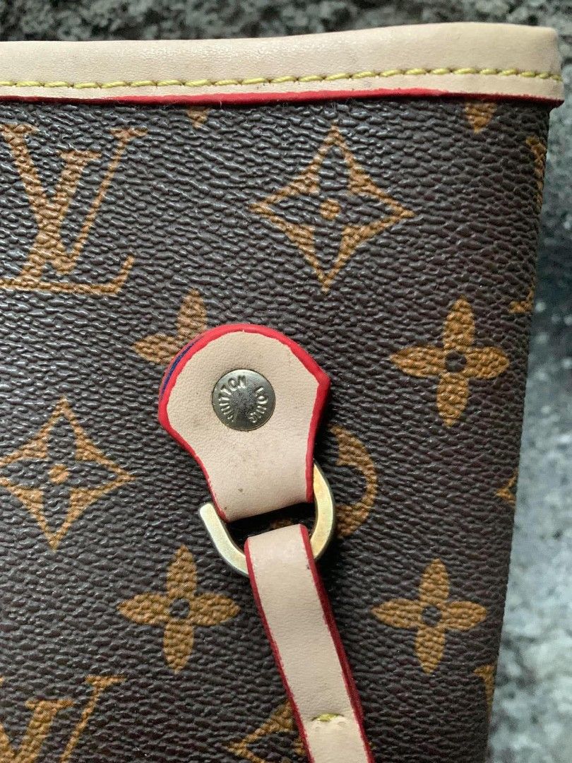 Louis Vuitton (Category: Luxury Bags & Wallets) located in Davao. Submitted by terrencefinds (Listing ID 1467985866, Image 3). Description: Excellent Rank A no issue.