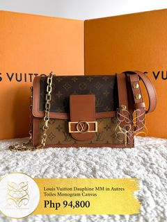 (Category: ) located in . Submitted by belles_lux_closet (Listing ID 1467917341, Image 1). Description: .