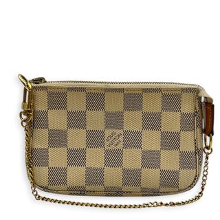 (Category: ) located in . Submitted by carousellluxury (Listing ID 1467917388, Image 1). Description: .