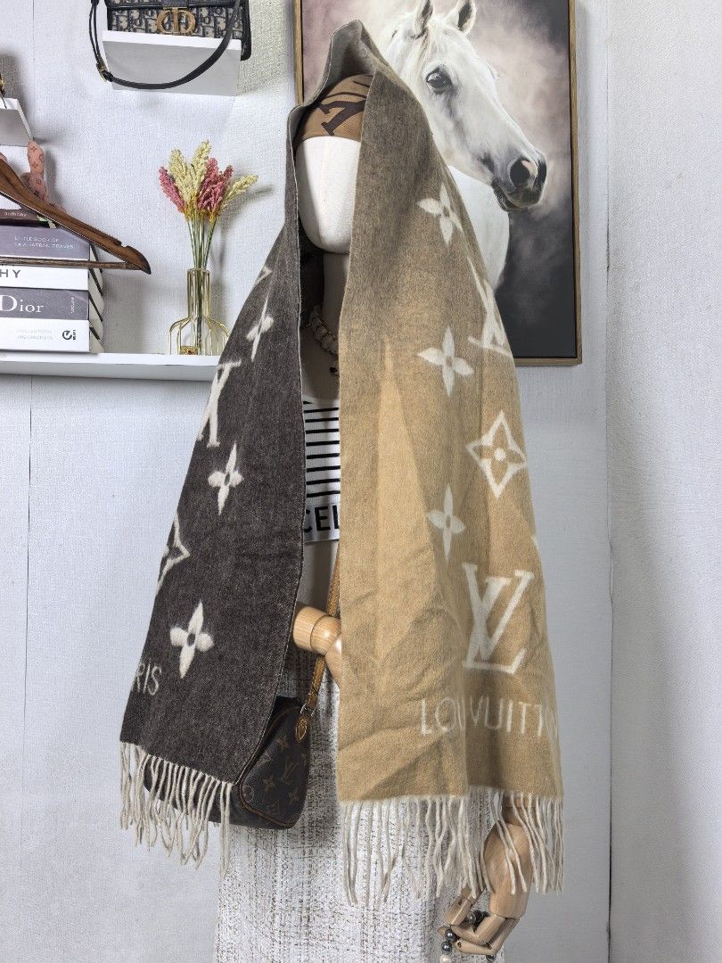 Louis Vuitton monogam scarf (Category: Luxury Accessories) located in Baguio. Submitted by ashzachary (Listing ID 1467955316, Image 1). Description: Louis Vuitton monogam scarf Condition :Excellent condition Color rate 10/10 Size :Medium No issues No flaws Super ganda sa personal Pm. More details Good quality Plsss 📌No Bogus 📌No return MOP What you see is what you get PALAWAN, CEBUNA GCASH AND BDO Reminder😊 We're selling thrifted clothes so pl