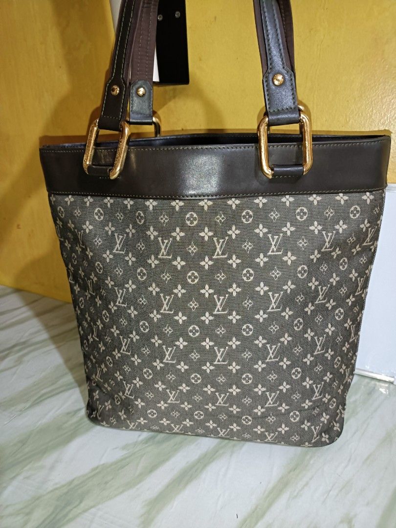 Louis Vuitton Monogram Mini Lin Lucille GM Tote (Category: Tote Bags) located in Bolinao. Submitted by shayne_0215 (Listing ID 1467973716, Image 2). Description: - Has Stain on the canvas - Has missing snap button inside - Brand name on the hardware - Ukay Source - Last Price Posted - Deal Now, Pay Now - MOP: GCASH - SF will be shouldered by the buyer.