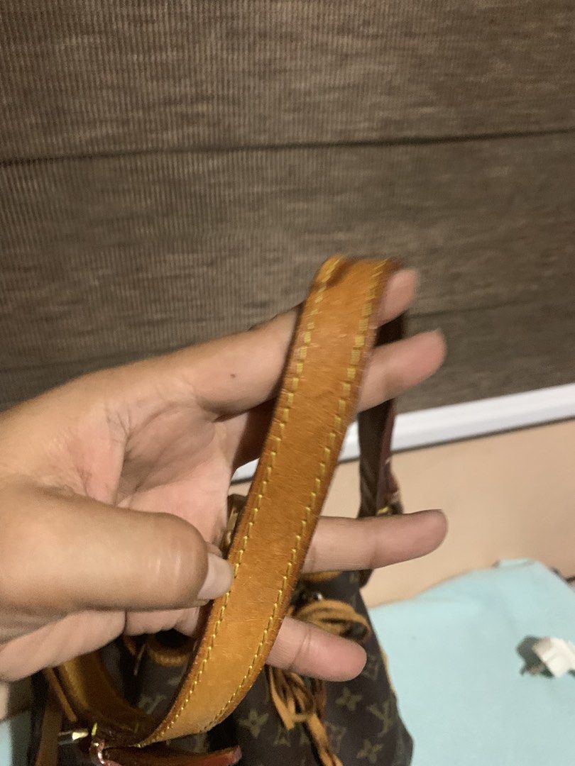 Louis Vuitton Noe Bag (Category: Shoulder Bags) located in Aliaga. Submitted by ukaybags2428 (Listing ID 1467937039, Image 2). Description: Large With code Watermarks lng issue at drawstring nya other than that ok p .
