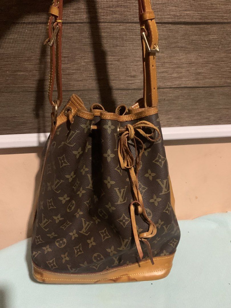 Louis Vuitton Noe Bag (Category: Shoulder Bags) located in Aliaga. Submitted by ukaybags2428 (Listing ID 1467937039, Image 1). Description: Large With code Watermarks lng issue at drawstring nya other than that ok p .