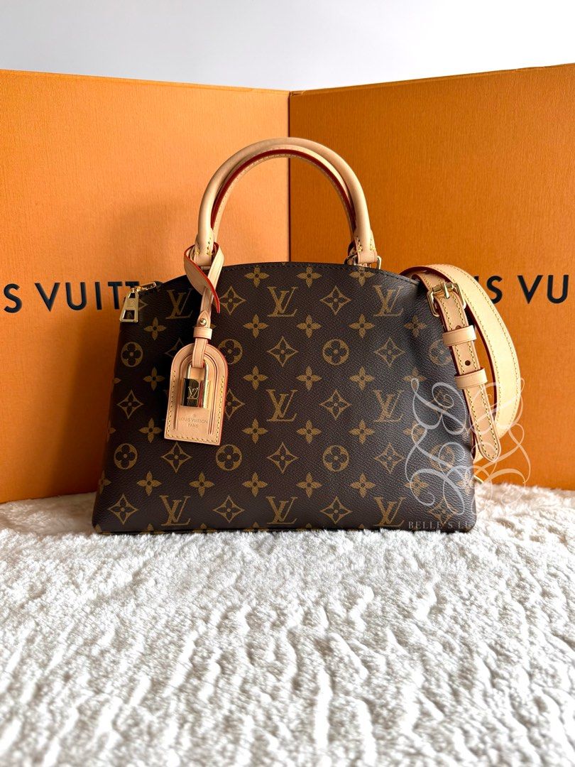 Louis Vuitton Petit Palais in Monogram Canvas (Category: Luxury Bags & Wallets) located in Paranaque City. Submitted by belles_lux_closet (Listing ID 1467914366, Image 2). Description: AUTHENTIC PETIT PALAIS IN MONOGRAM CANVAS (Microchipped & Full Set) ✅ 100% Guaranteed Authentic ✅ Excellent Condition, Rank A ✅ Microchipped ✅ Comes with long adjustable strap, luggage tag, lock set, dust bag, box, and paper bag! ✅ Legit seller ✅ Retails at ~Php 19