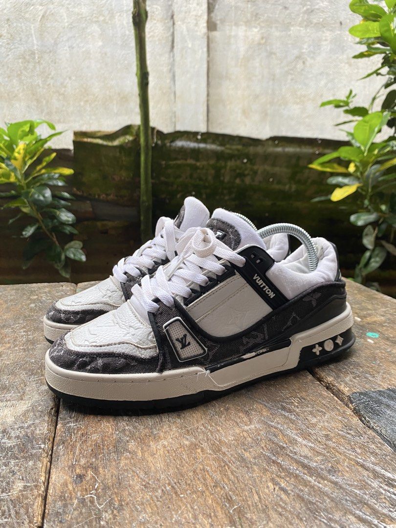 Louis Vuitton Shoes (Category: Sneakers) located in Cagwait. Submitted by roundsociety_ph (Listing ID 1467910371, Image 1). Description: .