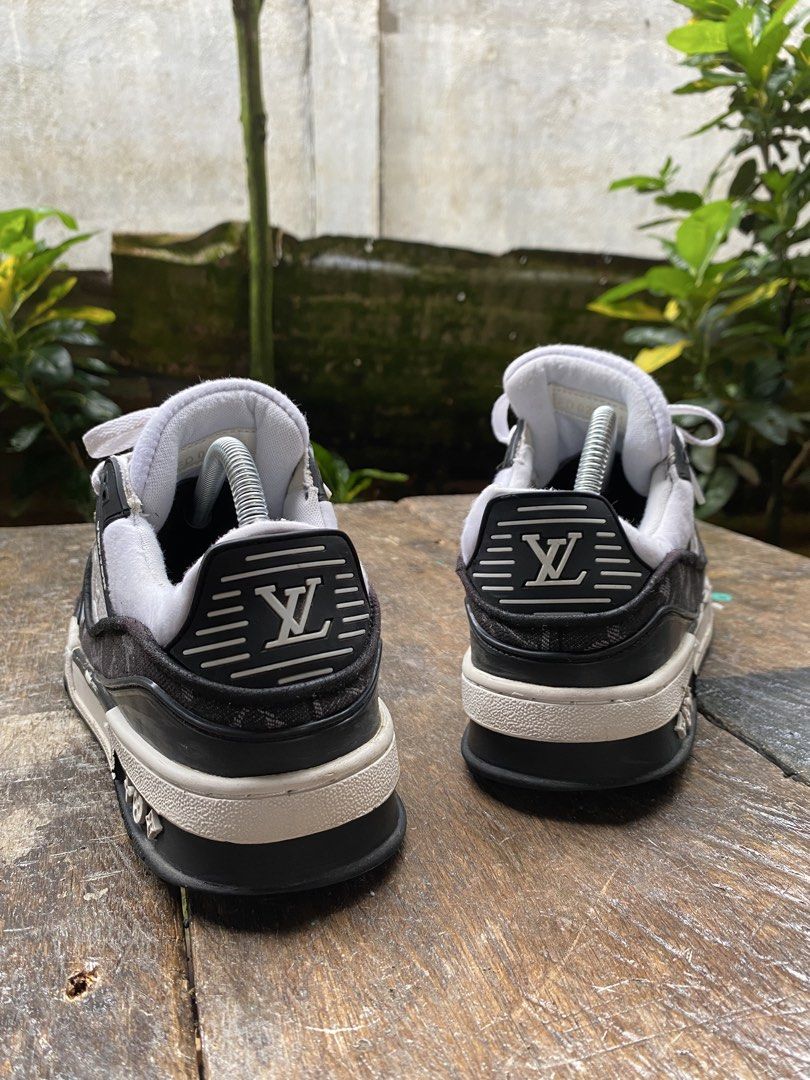 Louis Vuitton Shoes (Category: Sneakers) located in Cagwait. Submitted by roundsociety_ph (Listing ID 1467910371, Image 3). Description: .