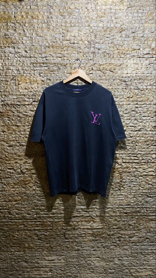 Louis Vuitton Tee (Category: Tshirts & Polo Shirts ) located in Caloocan City. Submitted by curatedgoods.ph (Listing ID 1468051852, Image 1). Description: .