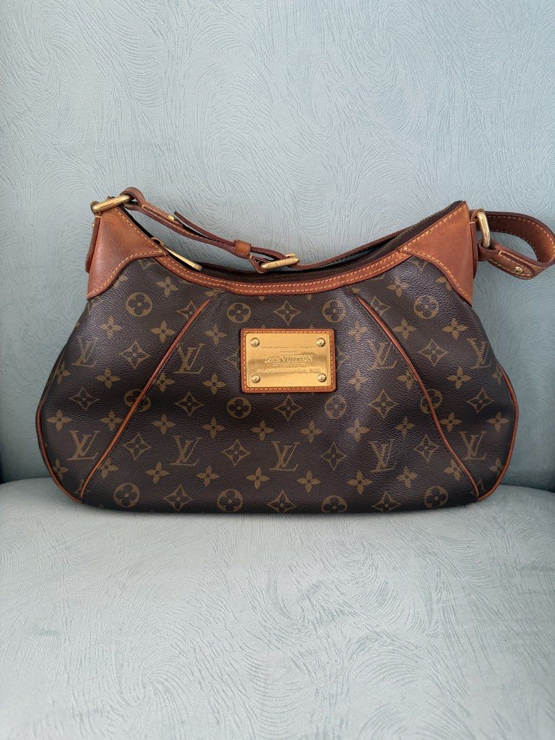 Louis Vuitton Thames Monogram Bag (Category: Luxury Bags & Wallets) located in Paranaque City. Submitted by resvl (Listing ID 1467984943, Image 1). Description: Preloved Louis Vuitton Thames GM in Monogram — a classic and discontinued LV piece that’s perfect for everyday use and vintage LV collectors. - Condition: Good Vintage/Preloved Condition - Natural patina on the vachetta leather with visible water marks/discoloration on the leather strap c