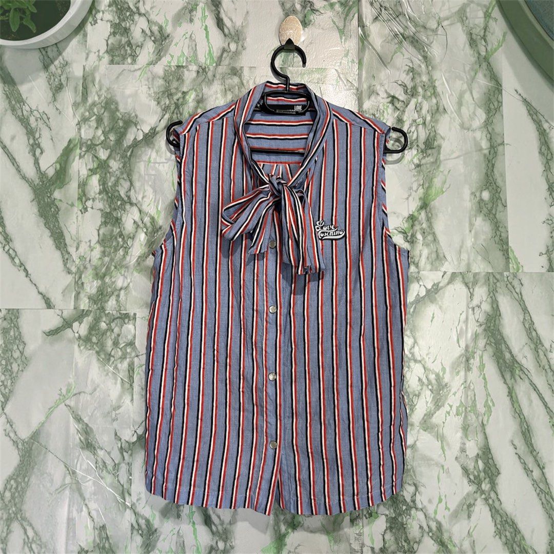 LOVE MOSCHINO top (Category: Blouses) located in Bulacan. Submitted by letsfindukaywithme (Listing ID 1468049396, Image 1). Description: Love Moschino blouse Size 6 18x23" Fits Medium Like new No issue +sf payment first Ship via J&T.