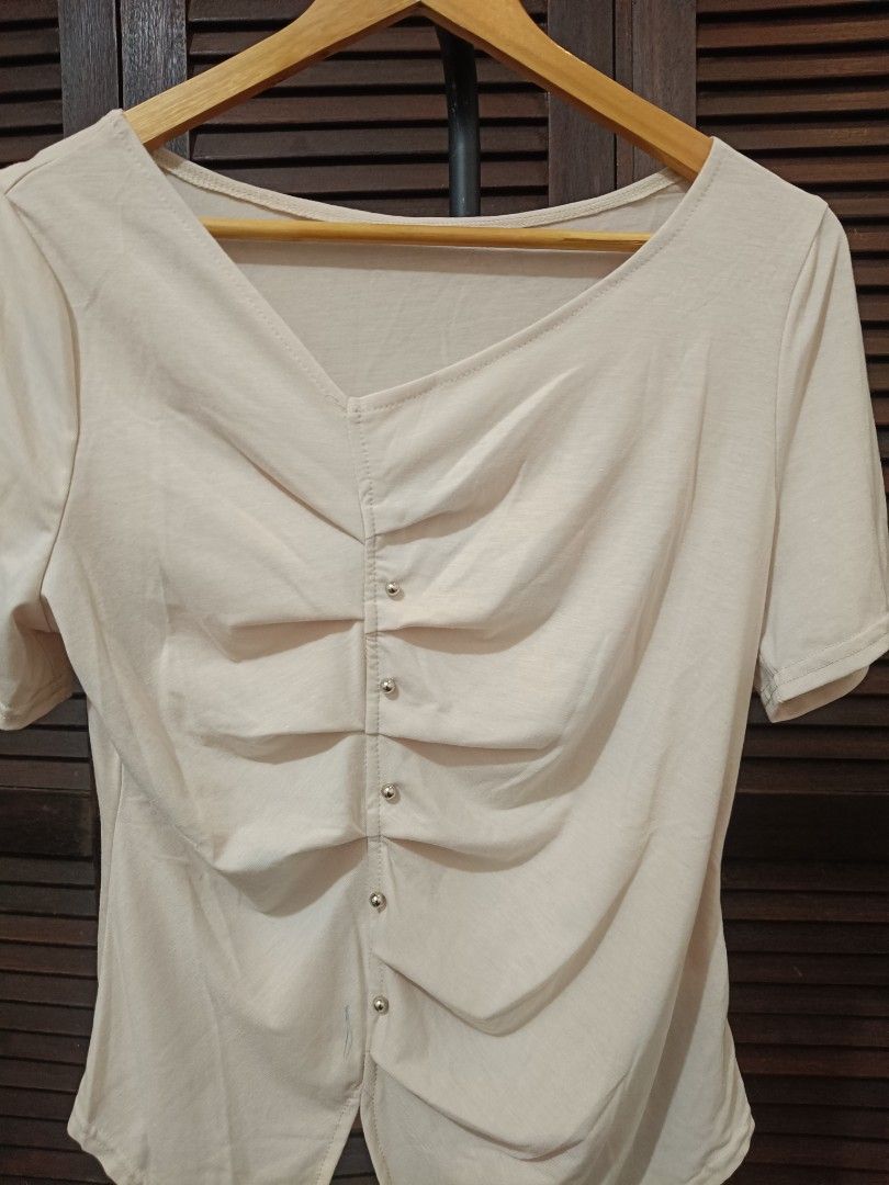 Lovito Pearl Top (Category: Shirts) located in Manila. Submitted by byjrb (Listing ID 1468031668, Image 1). Description: 🛍️ Brand-new items from SHEIN, Emery Rose, Zaful & more! Size : Small 📦 Shipping: LBC / J&T / Lalamove 💸 MOP: GCash / BPI only DM for inquiries! 💌.