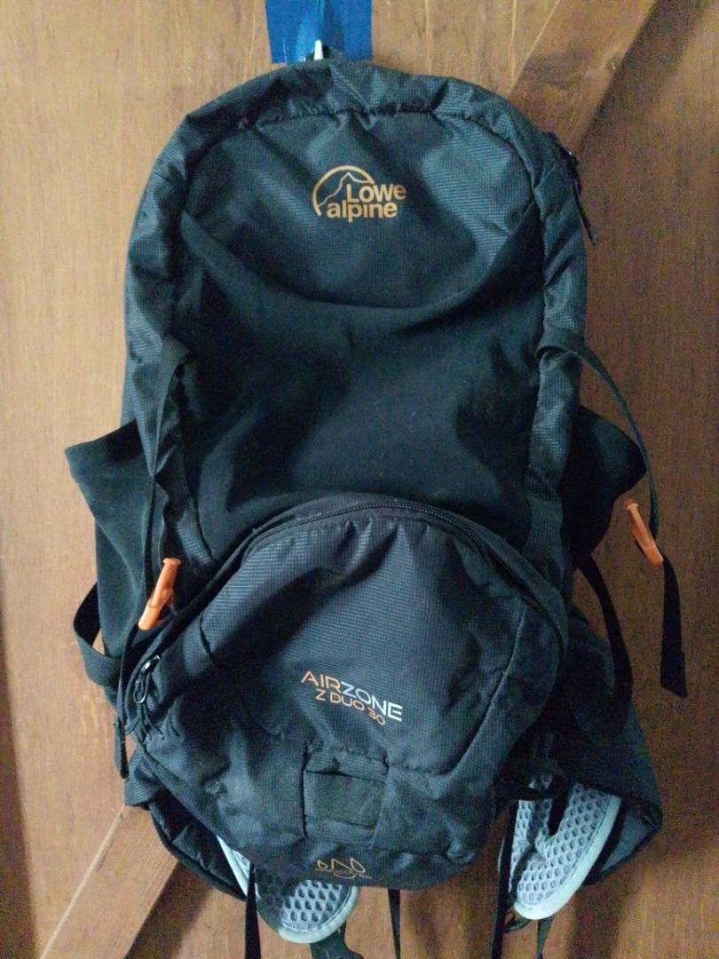 Lowe Alpine AirZone Z Duo 30 Backpack (Category: Backpacks) located in Pavia. Submitted by ilawod_shop (Listing ID 1467862422, Image 1). Description: - Authentic Lowe Alpine AirZone Z Duo 30 backpack in sleek black - Breathable mesh back panel design for maximum airflow and comfort - Comfortable padded shoulder straps featuring iconic orange logo branding - Multiple secure zippered compartments and convenient side pockets - Fully adjustable stern