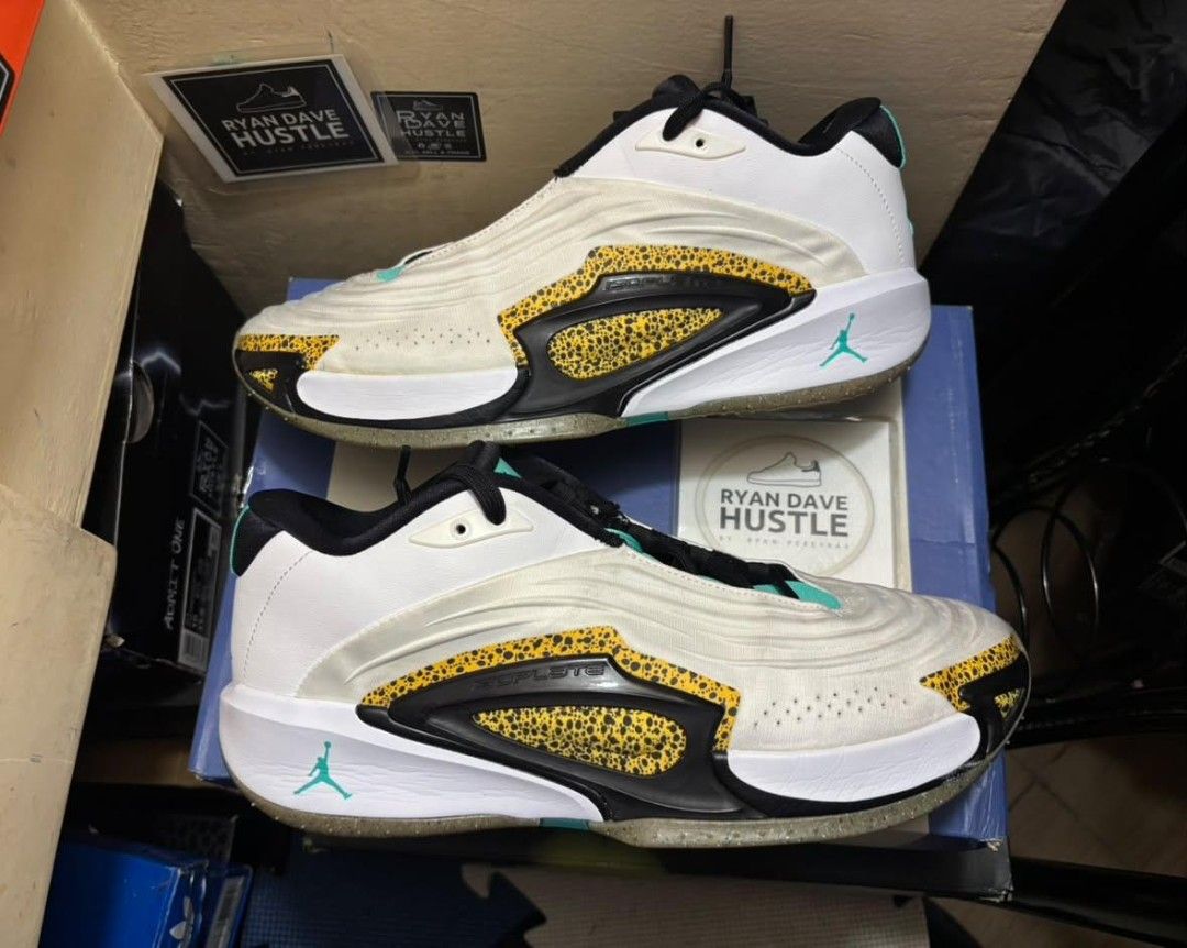 Luka 3 Safari (Category: Sneakers) located in Quezon City. Submitted by ryandavehustle (Listing ID 1467888102, Image 1). Description: Wts/Wtt 1,999 Pesos Firm! Luka 3 Safari Size 11 / Complete with OG Box Used 3x for playing (slight dirt issue) Meetup: Novaliches QC, Sm North Edsa, Sm Fairview Can do shipping nationwide Can do COP via LBC (1k dp to avoid flaking) IG and FB: Ryan Dave Hustle.